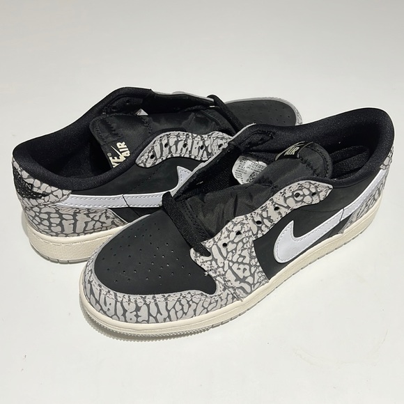 Nike Kids (GS) Jordan 1 Retro Low OG Black Cement CZ0858 001 - New - Picture 1 of 8